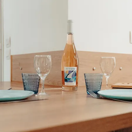 Raphael, T2, Piscine, Proche Centre